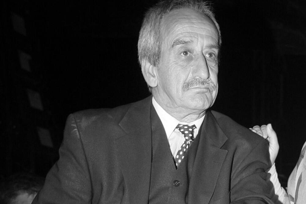 A GDE JE VERICA? Na kuću stavljena UMRLICA Rajka Šerifovića, a potpisuju je samo DVA IMENA