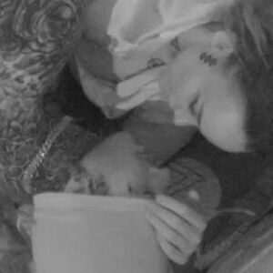 KUKU, RADI OVO VERENIKU ISPRED OČIJU! PALA VRELA AKCIJA U IZOLACIJI! Spojili krevete pa ZATRESLI imanje