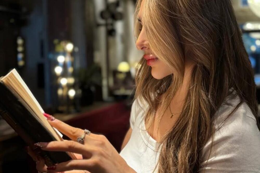 PRISILO UDATA KAO DETE, RODILA SA 15 GODINA, A SADA IZGLEDA OVAKO! Teško je zamisliti da je ista žena! (FOTO/VIDEO)