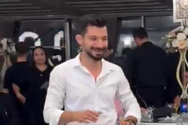 "A OD KUMA..." Poklon mladoženjinog najboljeg prijatelja šokirao sve odreda, mlada zanemela - "BOGAMI, ISPRSIO SE"