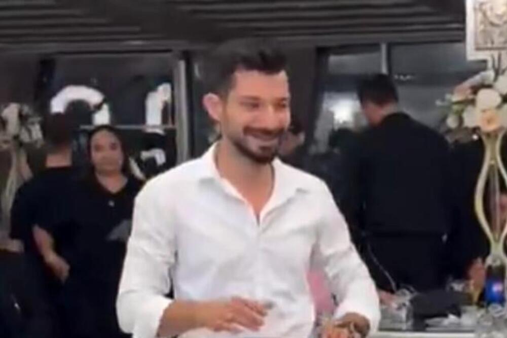 "A OD KUMA..." Poklon mladoženjinog najboljeg prijatelja šokirao sve odreda, mlada zanemela - "BOGAMI, ISPRSIO SE"