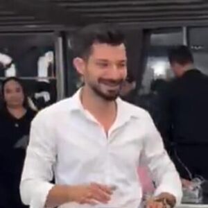 "A OD KUMA..." Poklon mladoženjinog najboljeg prijatelja šokirao sve odreda, mlada zanemela - "BOGAMI, ISPRSIO SE"