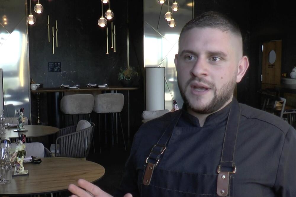 NEMANJA NAPRAVIO IZMENJENU KOMPLET LEPINJU ZA STRANCE! Evo kako se pravi i jede, prah i pena od KAJMAKA (FOTO)