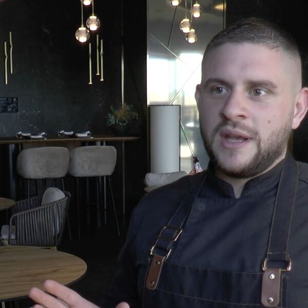 NEMANJA NAPRAVIO IZMENJENU KOMPLET LEPINJU ZA STRANCE! Evo kako se pravi i jede, prah i pena od KAJMAKA (FOTO)