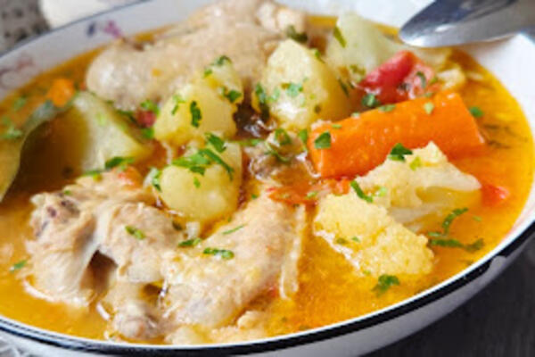 Starinski recept za pileći paprikaš: Spremite već sutra ovo tradicionalno jelo i nećete se pokajati