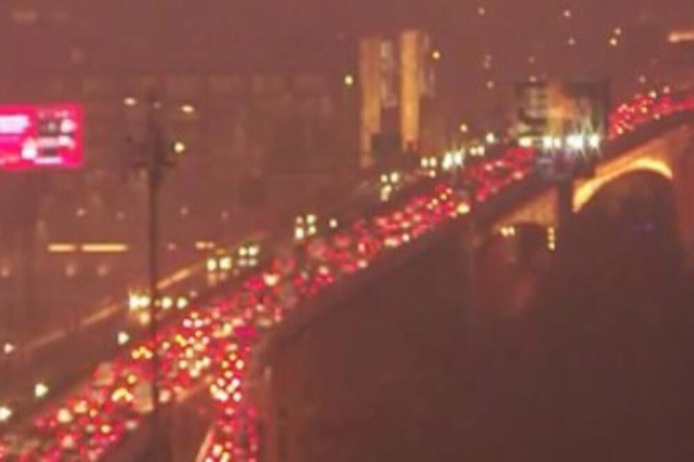 Ogromne gužve blokirale saobraćaj u Beogradu: Popodnevni špic napravio haos, nema igla gde da padne! (FOTO)