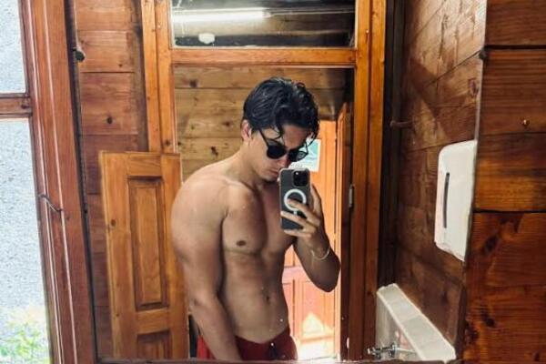 SRPKINJE NA APARATIMA! Osvanule fotografije: Skinuo se najbolji frajer iz Pinkovih zvezda, ovakav se jednom viđa