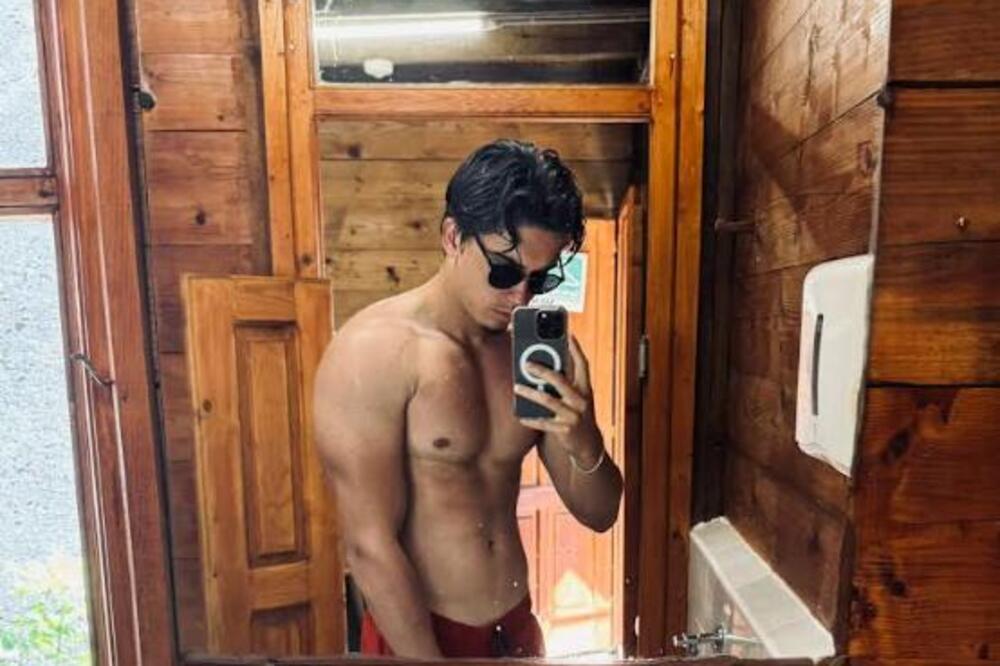 SRPKINJE NA APARATIMA! Osvanule fotografije: Skinuo se najbolji frajer iz Pinkovih zvezda, ovakav se jednom viđa