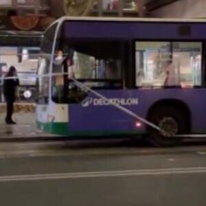 Drama u Sloveniji: Vozač autobusa teško povređen, napadača ubrzo savladala policija (VIDEO)