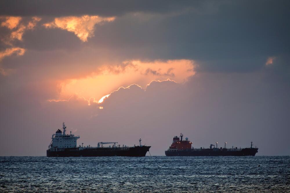 BROD SA HRVATIMA ZAGLAVLJEN U PERSIJSKOM ZALIVU! Preleću ih dronovi i rakete, otkriveno u kakvom su stanju!