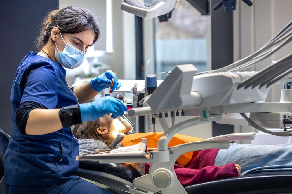 Devojčica u stomatološkoj ordinaciji