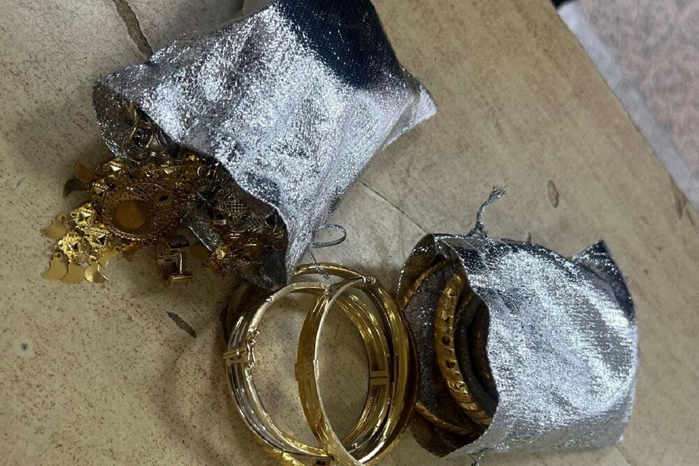 DA LI JE MOGUĆE DA JE OVO SAKRIVENO U DUKSERICI? Carinici na Gradini zanemeli od prizora - Ljudi, NIJE REALNO! FOTO