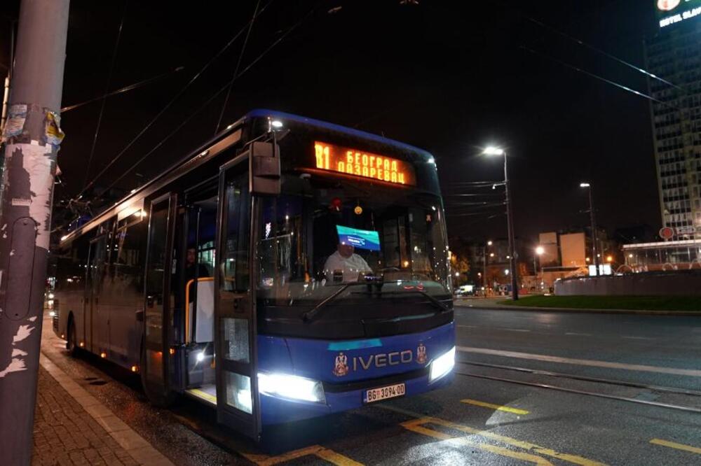 BEOGRAĐANKA U BUSU OSETILA DA JE NEKO PIPKA PO BUTINI, PA URADILA OVO... Ceo autobus gledao šta je usledilo!