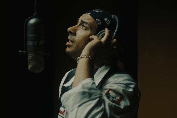 PRIČA O ŽIVOTU ČOVEKA TEŠKE SUDBINE, BOEMA I VLASNIKA NEPONOVLJIVOG GLASA – Nedelja, nova vikend serija na Kurir TV