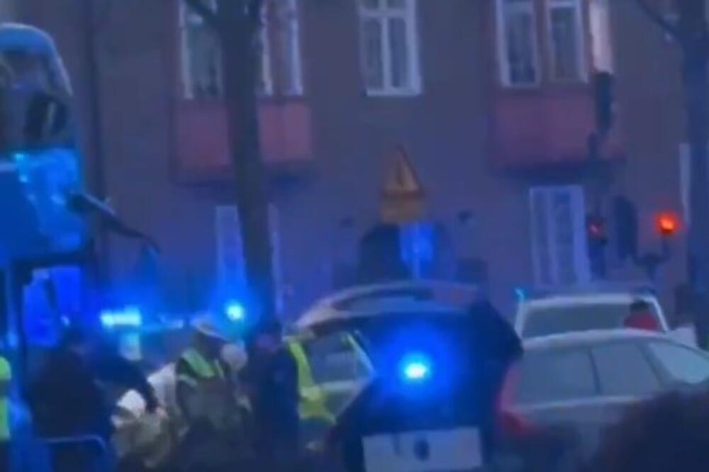Horor u Stokholmu: Autobus uleteo u stanicu, broje se mrtvi! (VIDEO)