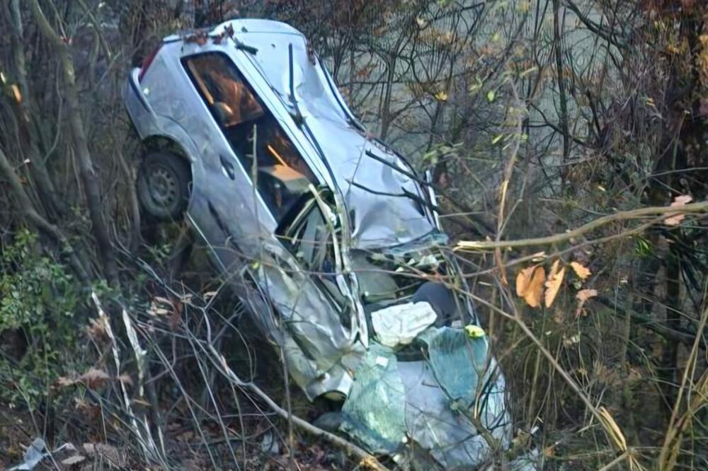 Teška nesreća kod Prijepolja: Sleteli u provaliju duboku 50 metara! (FOTO)