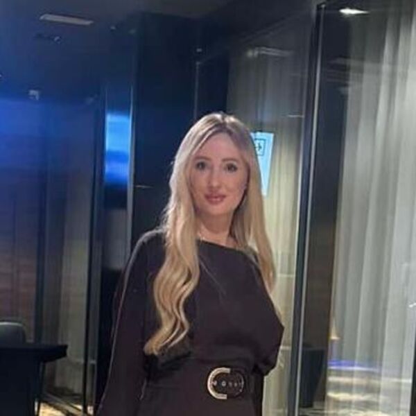 MINISTARKA SALČINOVIĆ U CENTRU NEZAPAMĆENOG SKANDALA Ubrizgavala filere ženi u WC-u: Skroz joj UNAKAZILA LICE!