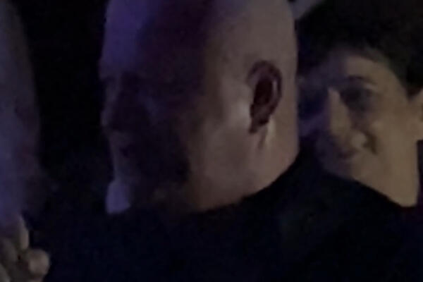 OD POLITIKE DO ROKA: Mlađan Dinkić uzeo mikrofon od pevača pa zapalio Beograđane - ESPRESO NA LICU MESTA (VIDEO)