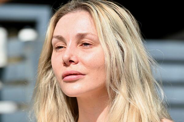 IMALA SAMO 16 KAD SE UDALA ZA MATORCA! Maloletnički brak izazvao skandal, on je u četiri zida...