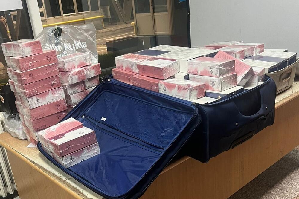 PA DA LI JE REALNO DA JE OVO SAKRIO U KOFER? Nova NEVEROVATNA zaplena - čak je STAVIO I TEGLE SA... (FOTO)