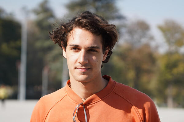 Ko je Ognjen Mićović o kojem priča cela Srbija? Talentom i lepotom opčinio naciju, ovo zanima baš sve