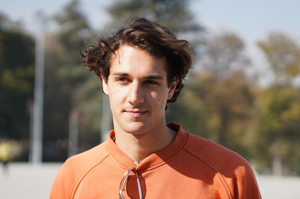 Ko je Ognjen Mićović o kojem priča cela Srbija? Talentom i lepotom opčinio naciju, ovo zanima baš sve