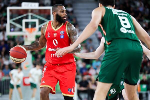 Crvena zvezda posle drame poražena u Ljubljani! Pričaće se o odluci sudija oko trojke ili dvojke Kodija (Foto)