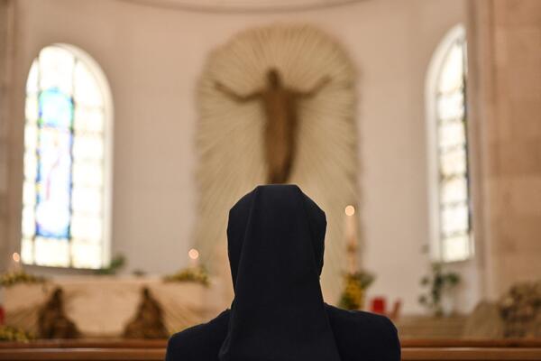 PRAVOSLAVNA MONAHINJA IZ PAKLA! Marina tvrdila da leči bolesne, a kad je otkrivena UŽASAVAJUĆA ISTINA... (VIDEO)