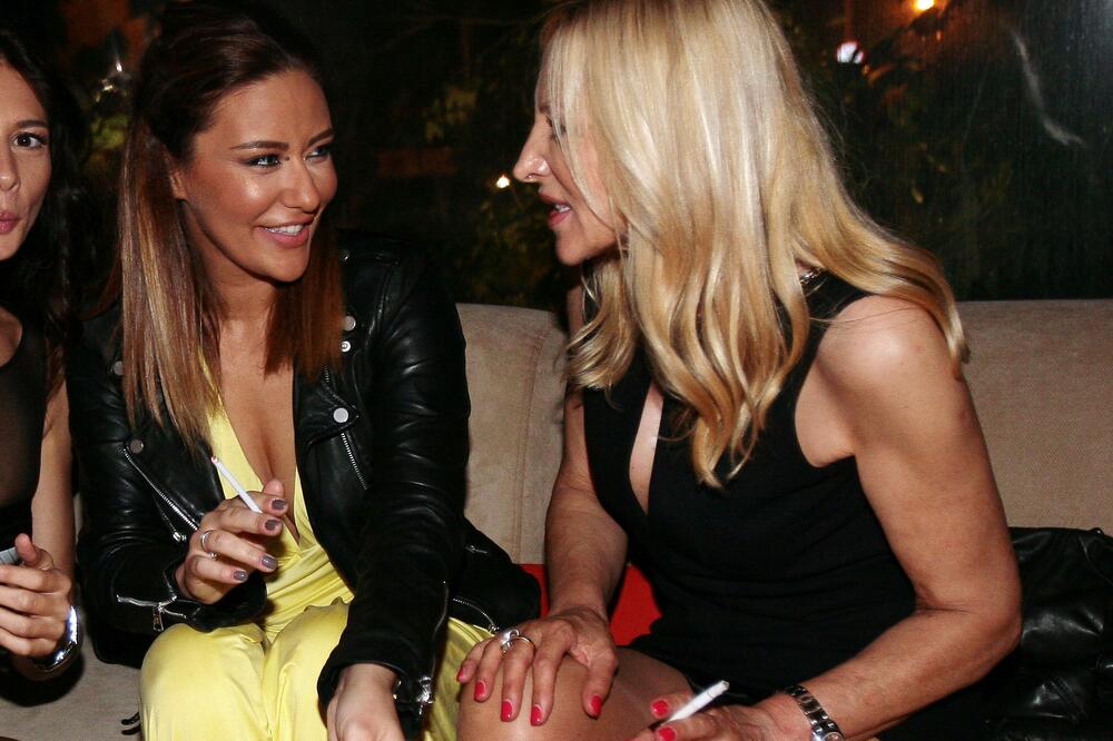 MLADA POSTALA UDOVICA! Miljana (66) je rodila Anu Nikolić, a izgleda kao da joj je DRUGARICA - pogledajte samo