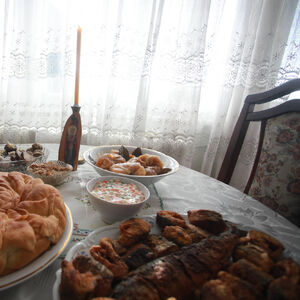 SRBI, BAŠ NIJE SVEJEDNO! Malo poznato pravilo Aranđelovdana - SLAVSKI STO se mora poštovati, kao i GDE STOJI IKONA