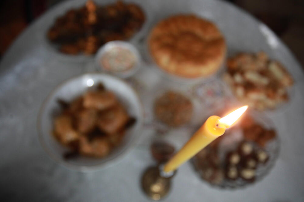 "NA ŠTA TI TO LIČI?": OTIŠLA SAM NA SLAVU I ZBOG OVE REČENICE POSTALA NAJOMRAŽENIJI GOST! Svi su me napali