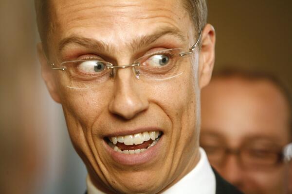 FINSKI PREDSEDNIK IGRAO GOLF SA TRAMPOM PA GA PODMUKLO HUŠKAO NA RUSIJU: "Šapnuo" mu je jezivu i opasnu stvar!