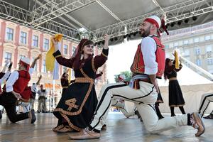 Zbog svadbe trudne Srpkinje i Albanca proradio nacionalizam! Popljuvali ih samo tako: "Ti si svoje srpsko izdala"