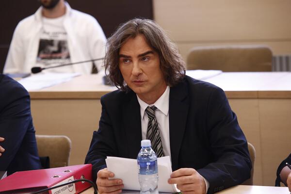 "SUTRA OBJAVLJUJEM NOVA IMENA": Pljušte novi OTKAZI NA PINKU, Mitrović će ih "NAJURITI" IZ FIRME?