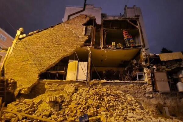 Urušila se jednospratna kuća na Vračaru! Stanari osetili jake vibracije, a onda je usledio haos (FOTO)