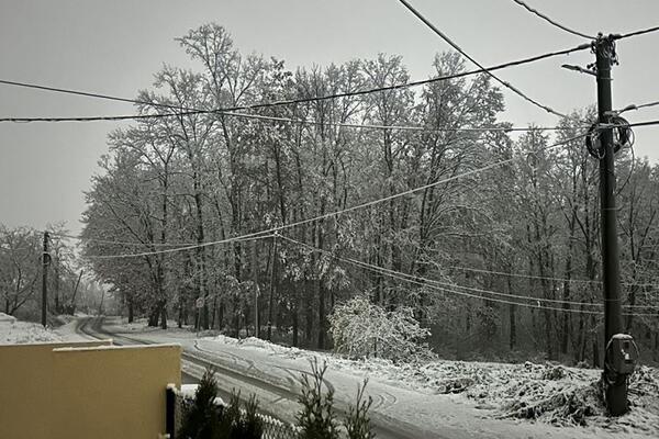 Prvi sneg u ovom srpskom gradu odmah napravio kolaps: Ljudi od straha od hladnih radijatora, žive u mraku!