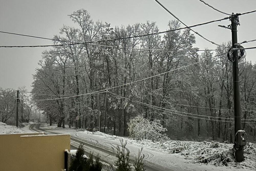 Prvi sneg u ovom srpskom gradu odmah napravio kolaps: Ljudi od straha od hladnih radijatora, žive u mraku!