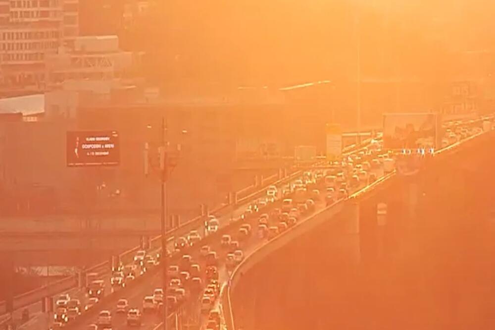 BEOGRAD PLANUO POD PRVIM ZRACIMA SUNCA I OBASJAO NEPREGLEDNE KOLONE NA MOSTOVIMA: Totalni kolaps u prestonici!