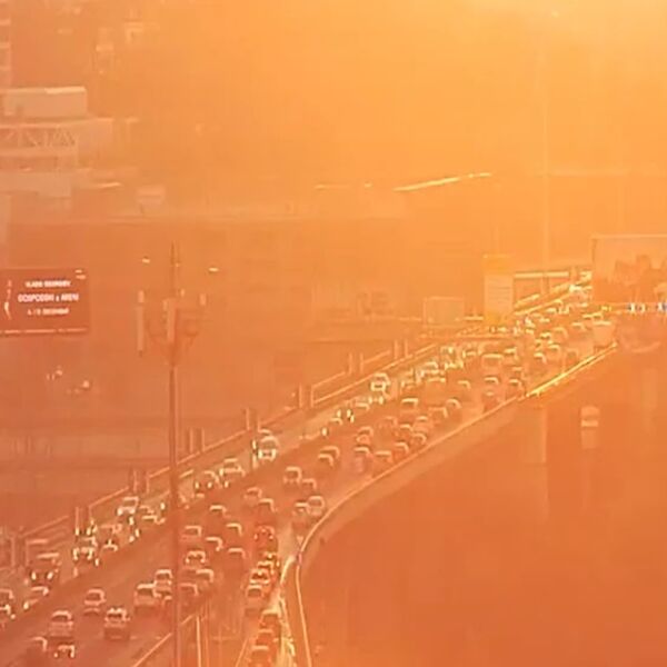 BEOGRAD PLANUO POD PRVIM ZRACIMA SUNCA I OBASJAO NEPREGLEDNE KOLONE NA MOSTOVIMA: Totalni kolaps u prestonici!