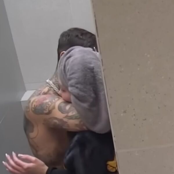 VAĆARENJE U WC PRED DRUGIMA, NI KAMERA NIJE SMETALA! Srbi šokirani snimcima bez CENZURE - SVE PUCALO