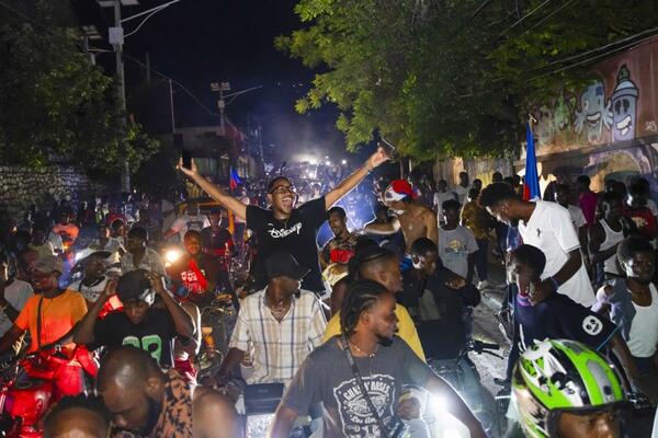 Glavni grad četiri godine kontrolišu bande, a "Pirati sa Kariba" otišli na Mundijal posle 52 godine! (Video)