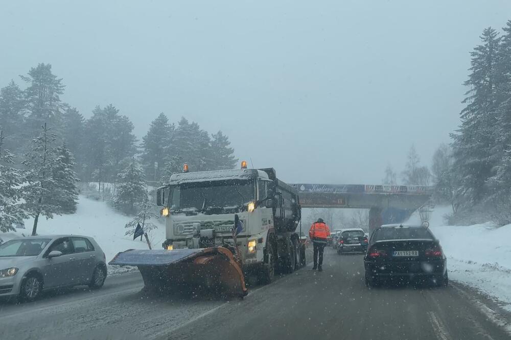 Putevi Srbije pozivaju vozače na oprez zbog snega: Ove lokacije najkritičnije
