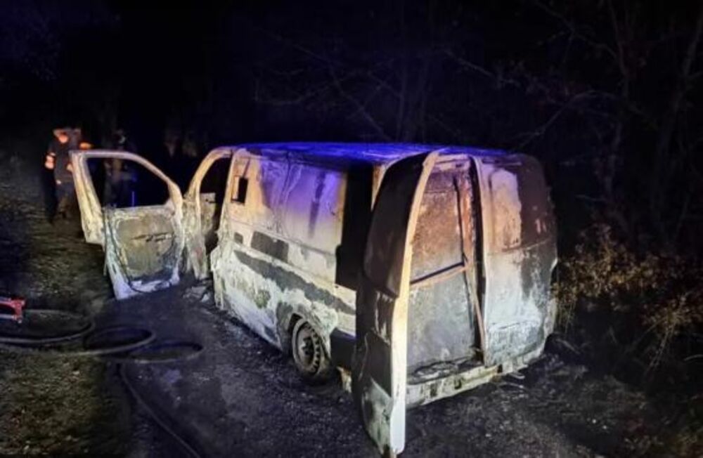 Policija pronašla zapaljen kombi koji je prevozio novac