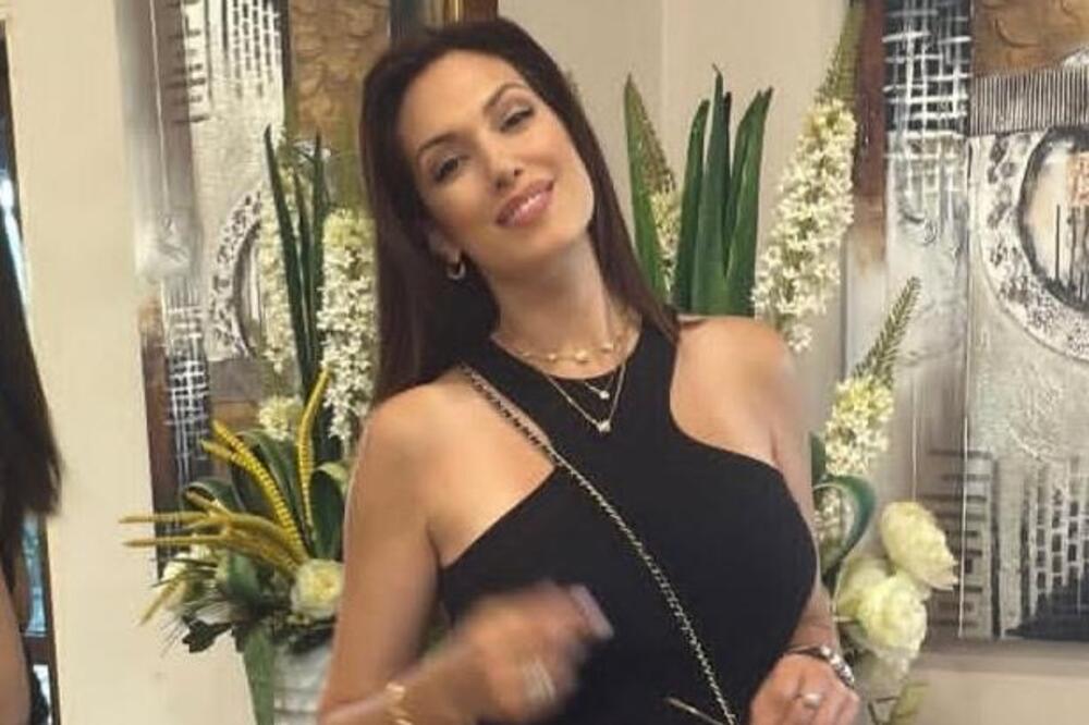 Voditeljka u leopard printu pokazala čime raspolaže: U miniću istakla zgodne noge, ovakva se jednom viđa