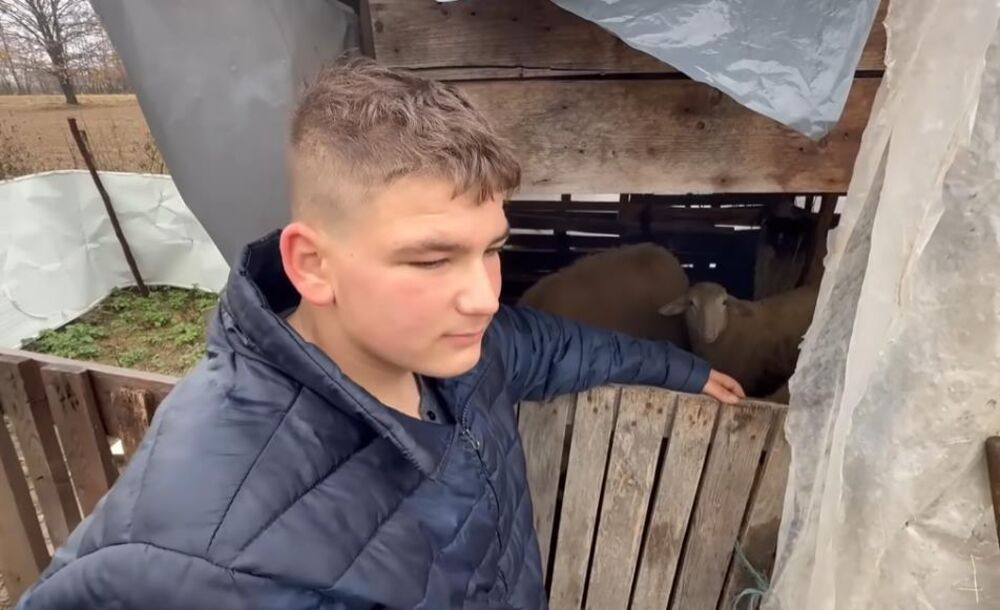 Amel radi najteže poslove