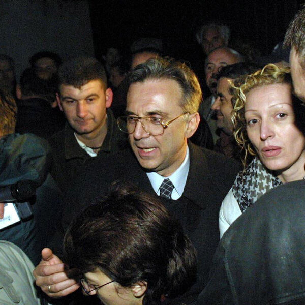 Na dan kad je Slobodan Milošević primljen u bolnicu oglasio se Branislav Ivković: Evo šta je poručio Srbima tada