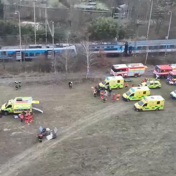 Direktan sudar vozova, ljudi teško povređeni: Stravične scene iz Češke, sumnja se da je ovo uzrok užasa! (VIDEO)