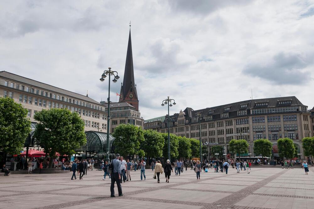 "HRVATI I SRBI SU ISTI NAROD i veoma su..." Pitao Nemce šta misle o njegovom narodu, pa... ODUVALI GA ZA SVE PARE!