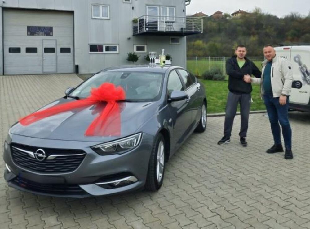 Boban dobio automobil od direktora