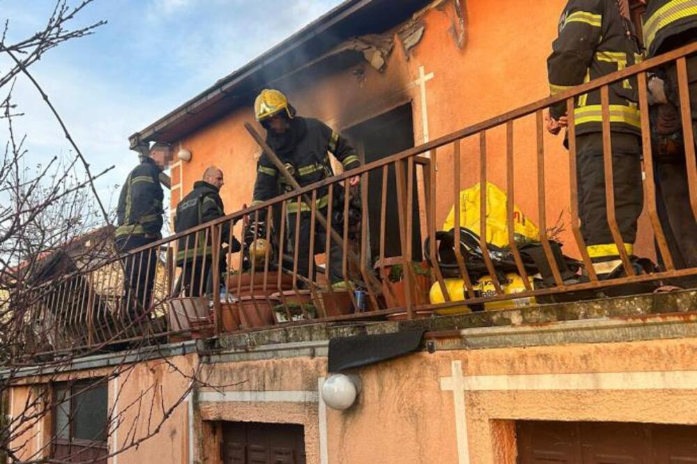 Prve slike jezivog požara na Voždovcu: U vatrenoj stihiji stradala operska pevačica, komšije otkrile detalje (FOTO)